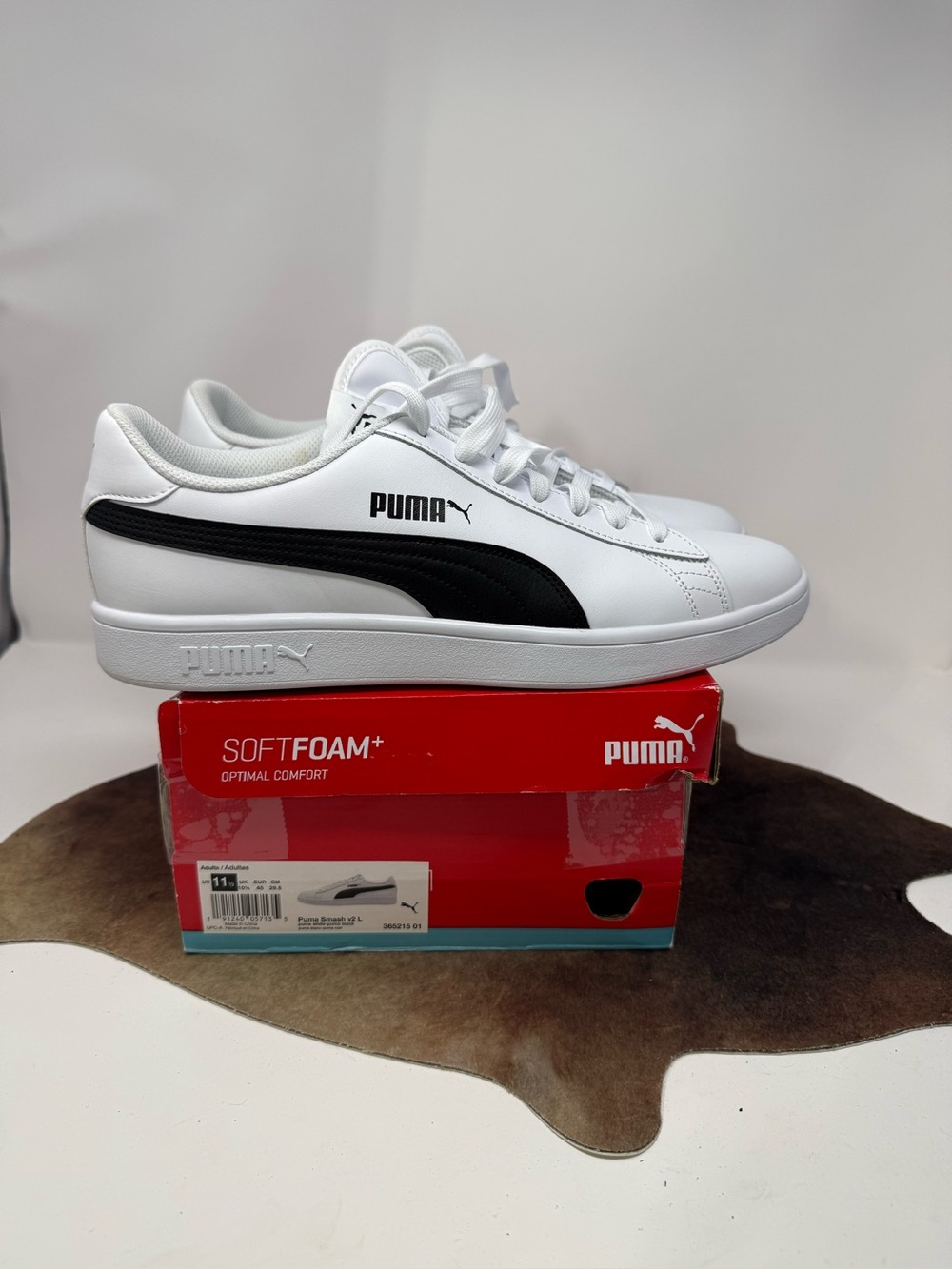 Like new Puma Smash V2 Men’s White Sneakers Sz 11.5 (KFONXC)